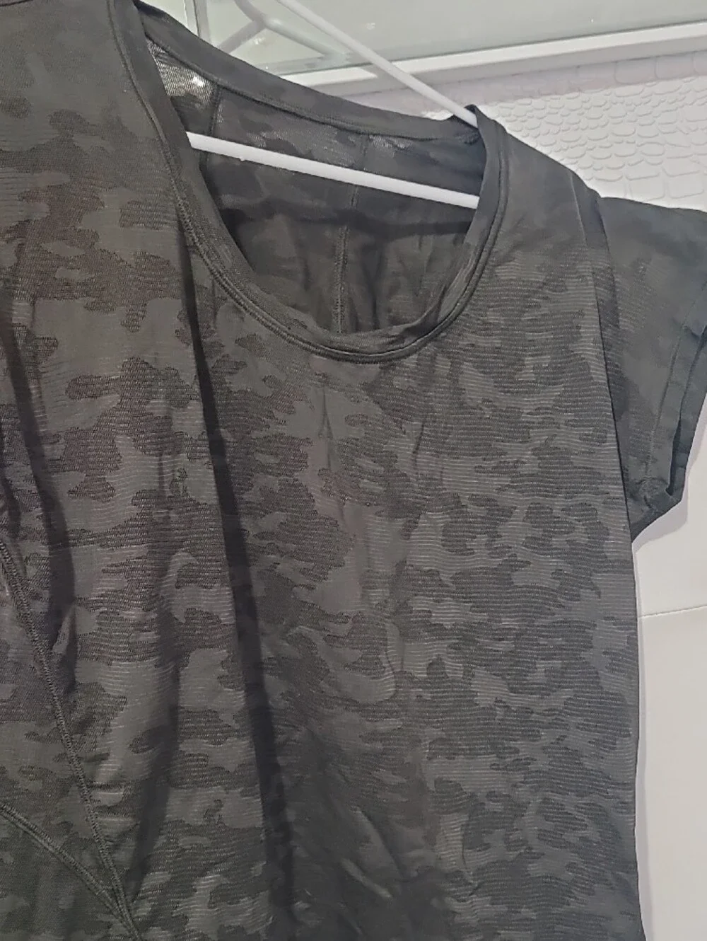 lululemon💎 athletica Women's Dark Gray Camo Short Sleeve Tee